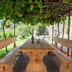 Sea View With Garden Near Opatija شقة *