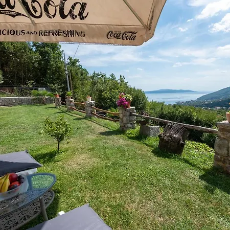 Sea View With Garden Near Opatija Apartmán *